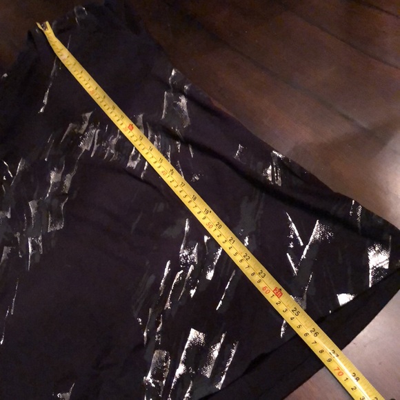 Elie Tahari metallic painted front, long sleeve v-neck cotton top - Picture 10 of 10